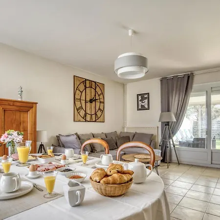 3 Bedroom Gorgeous In Rochefort (Charente-Maritime)