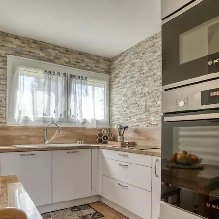 Awesome Home In Rochefort Hébergement de vacances *
