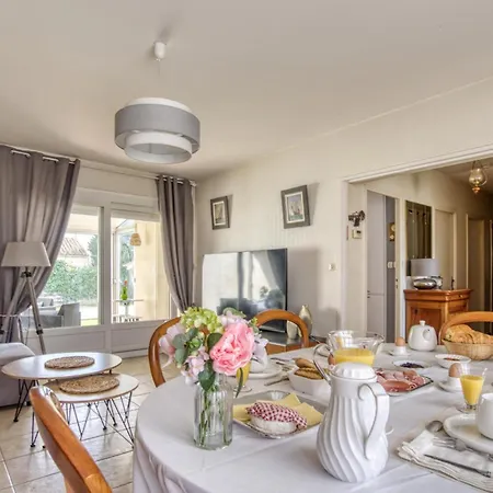 3 Bedroom Gorgeous In * Rochefort (Charente-Maritime)