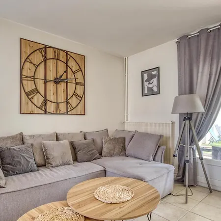 3 Bedroom Gorgeous In Prázdninový dům