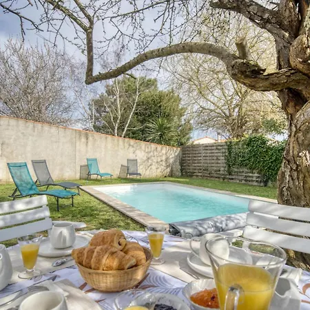 Awesome Home In Rochefort