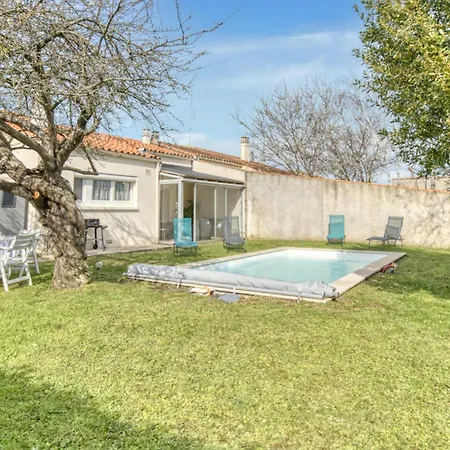 Hébergement de vacances Awesome Home In Rochefort *